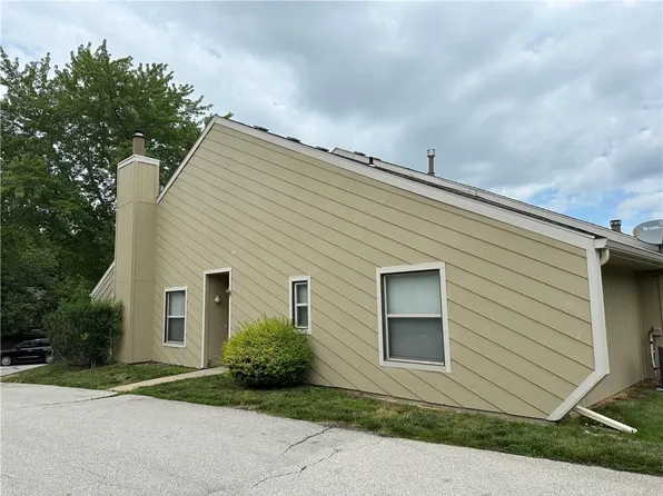 12433 Charlotte St, Kansas City, MO 64146