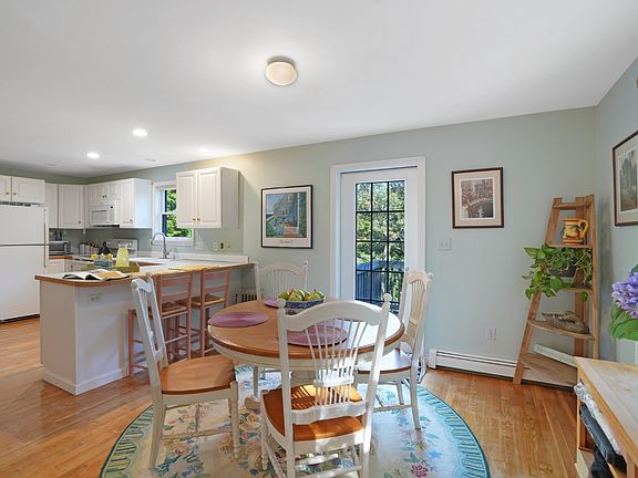 3rd image of 22 Old Lighthouse Rd