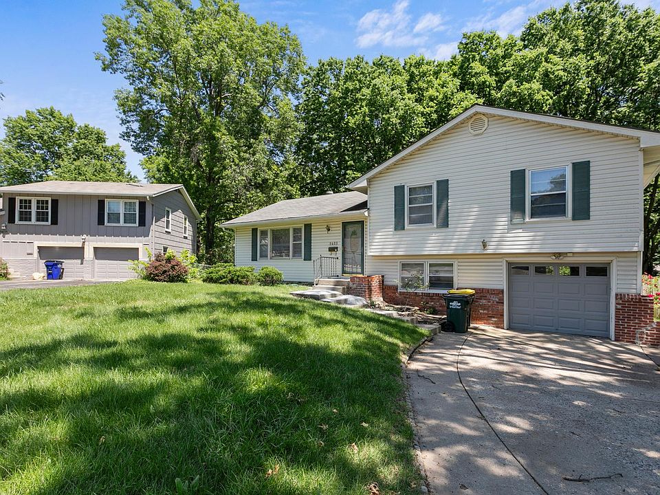 front of home on cul-de-sac
