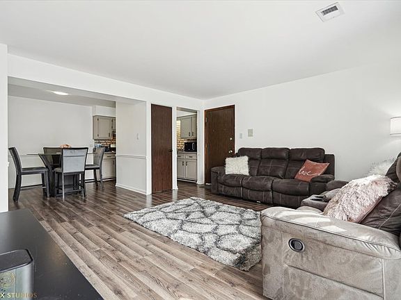 3rd image of 4827 W 109th St #7301