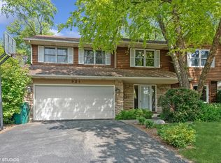 921 Pine Grove Ave, Gurnee, IL 60031