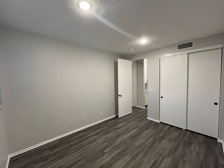 1527 Veteran Ave — Photo 14