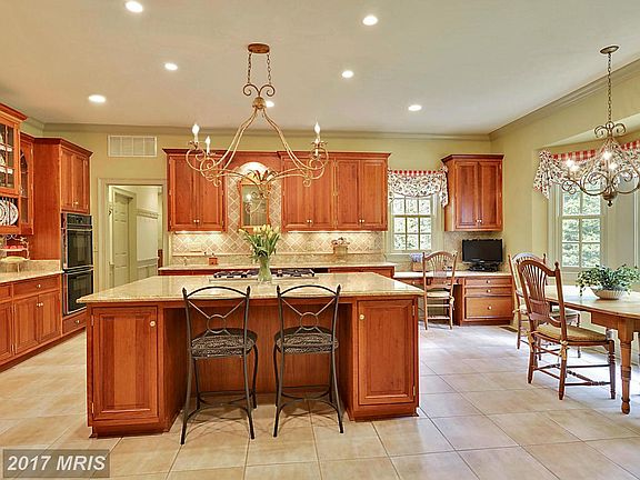 5th image of 721 Gouldman Ln
