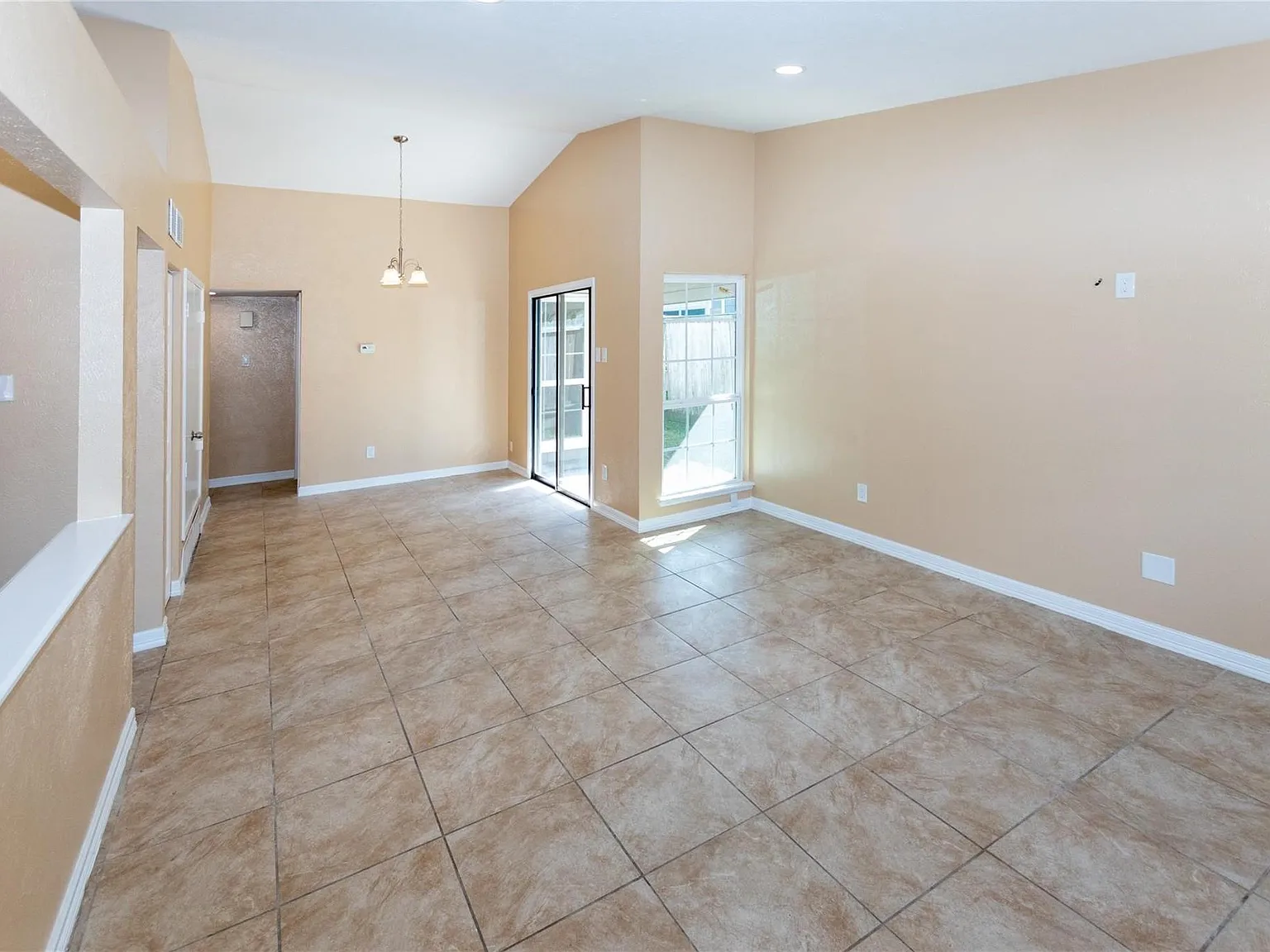 3 bed, 2.0 bath, 1193 sqft, $1,750 — Photo 4