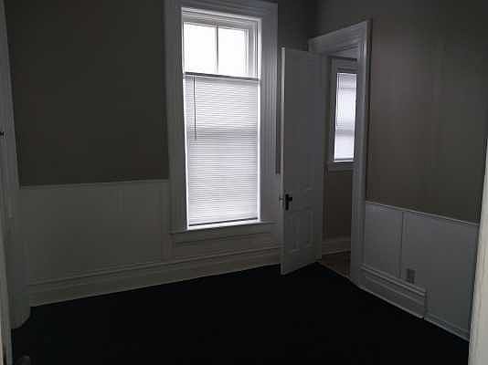 5th image of 437 W Walnut St #1