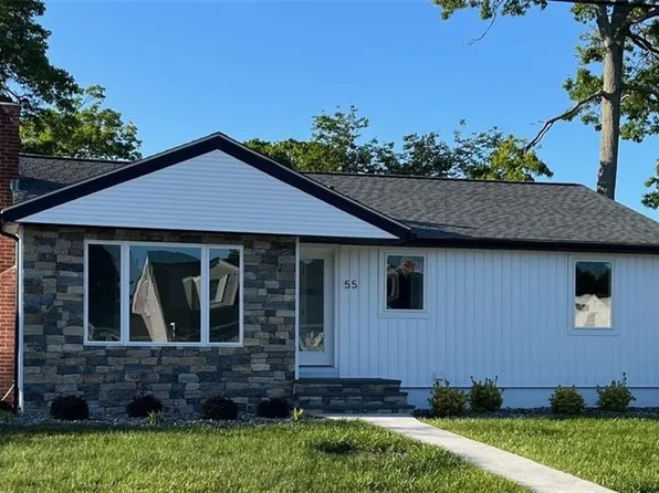 55 Brookfield Dr, Cranston, RI 02920