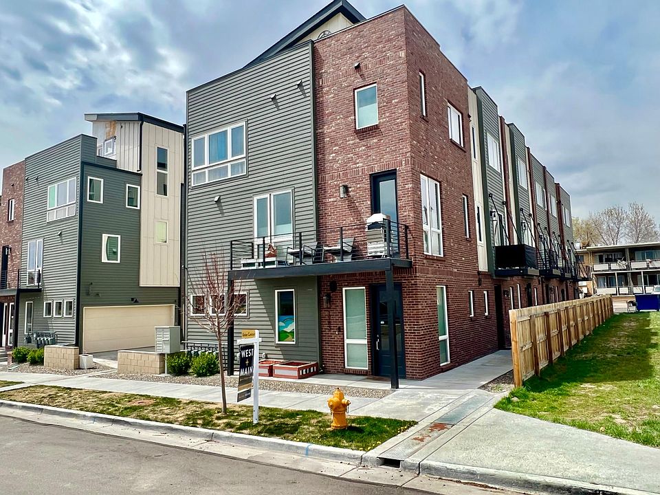 Edgehauss Luxury Urban Townhomes Complex!