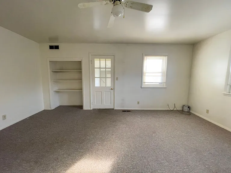 Coming Soon: 9011 W Jackson St! 3 Bedroom 1 Bath! Pet Friendly! Yorktown School District — Photo 17