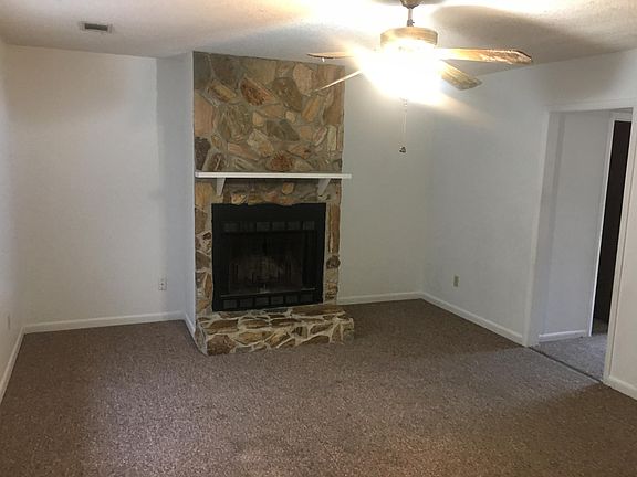 2nd image of 130 King Edward Way #130