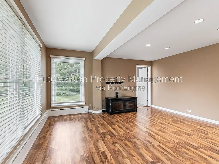 28 S Richmond Ave — Photo 11