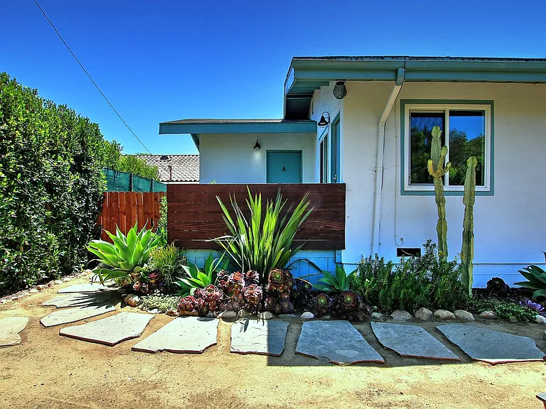 130 S Soledad St — Photo 6