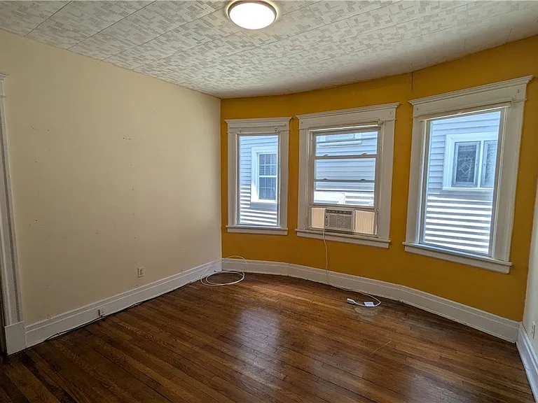 37 Manchester Pl #LOWER — Photo 14