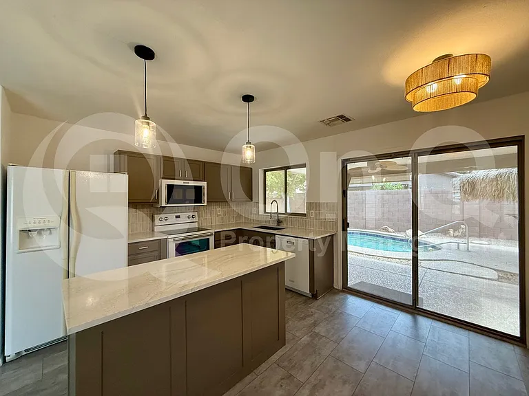 10609 W Rosewood Dr — Photo 8