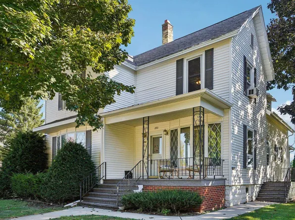 290 Williams St, Randolph, WI 53956