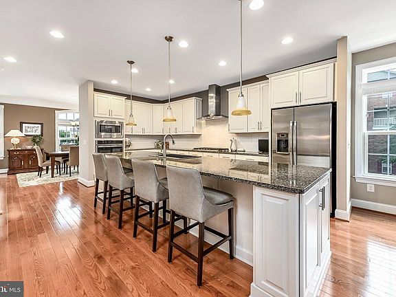 3rd image of 7868 Culloden Crest Ln