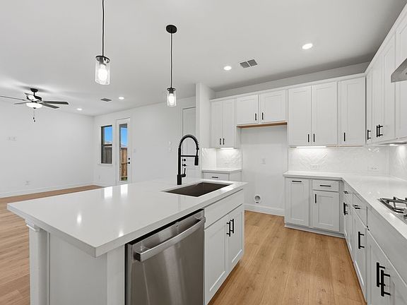 5th image of 1124 Broomsedge Mews