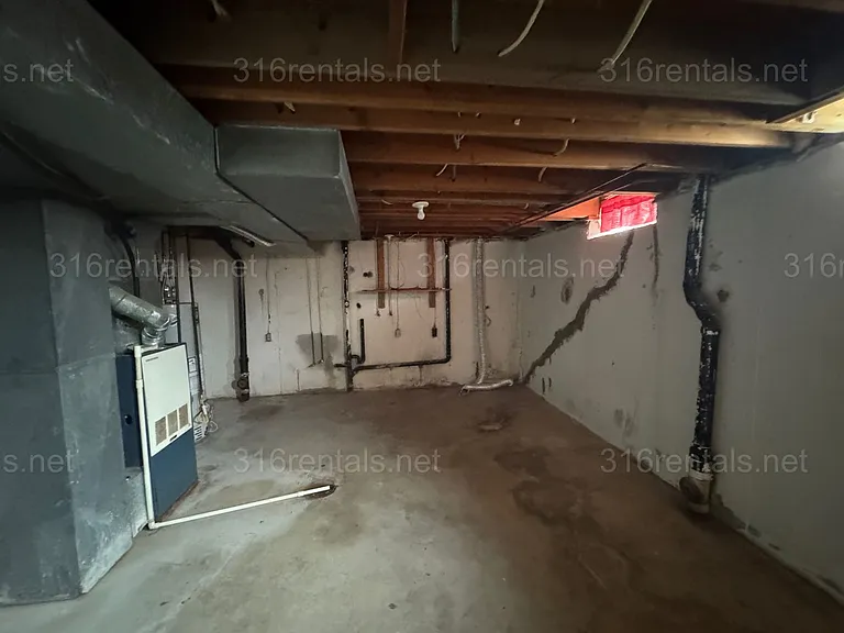 708 Cottonwood Ln — Photo 2