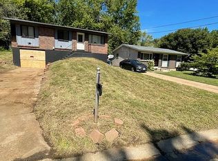 7585 Blanding Dr, Saint Louis, MO