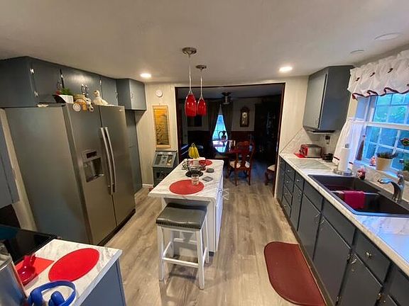 3rd image of 2095 Columbus Dr