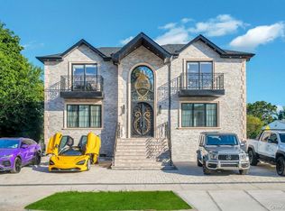 11 Flower Rd, Valley Stream, NY 11581