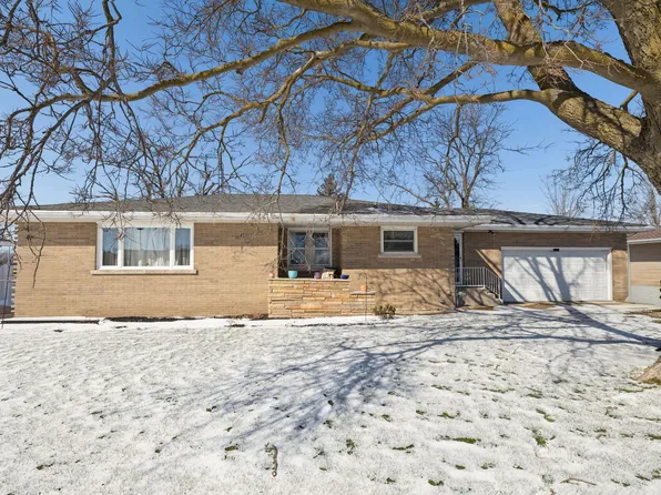 635 N Elm St, Herscher, IL 60941