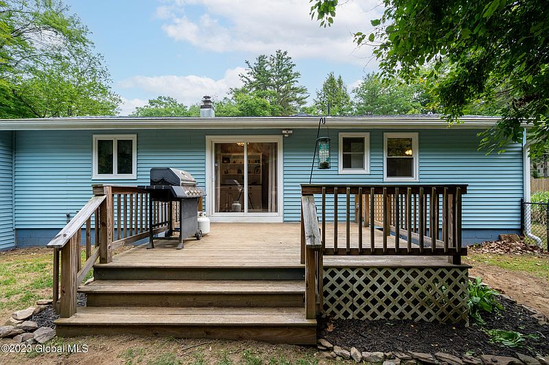 4th image of 5642 Lake Road