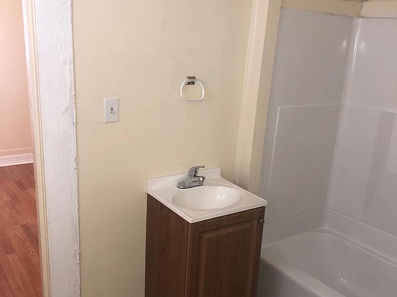 2nd image of 1306 Hughes St