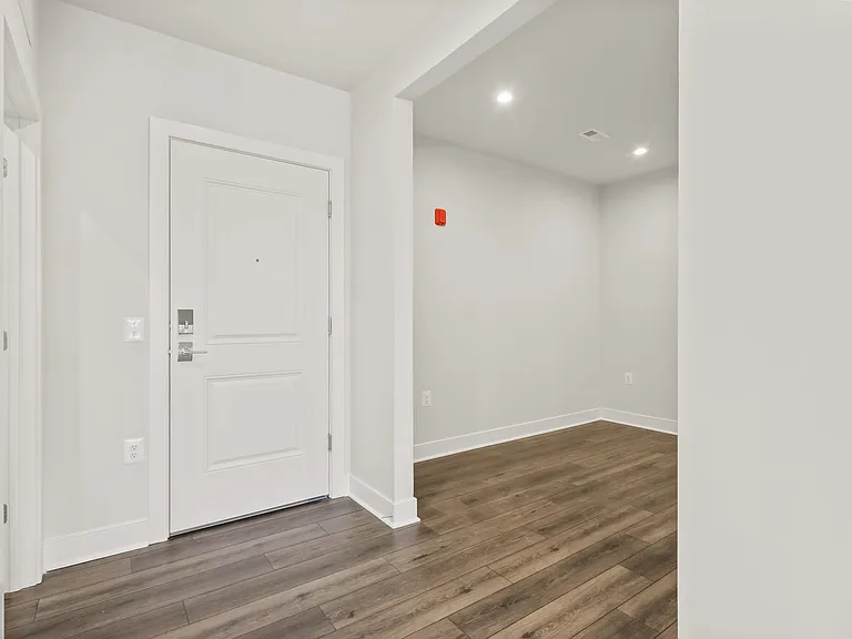 100 Saint Ives Pl #304 — Photo 12
