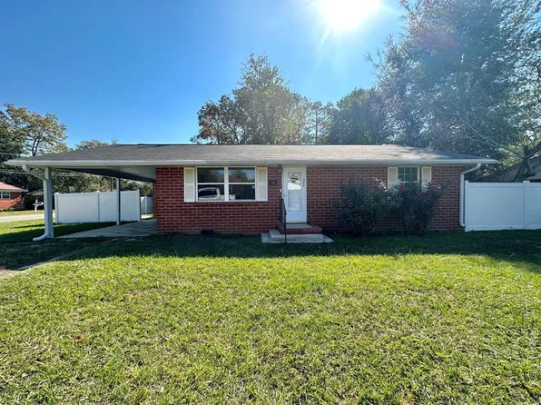 306 E James St, Adel, GA 31620