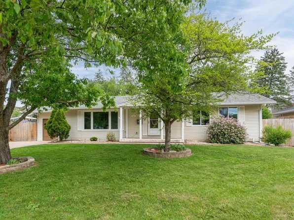 511 Woodley St E, Northfield, MN 55057