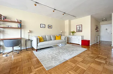 Rented by Coldwell Banker Warburg