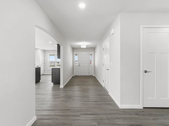 3rd image of 303 Latigo Ln