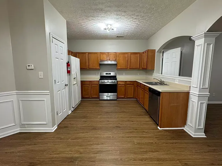 2529 Emma Way — Photo 8