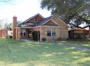 704 Whitehead St, Smithville, TX 78957
