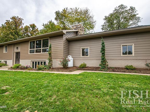 2nd image of 1321 Sand Hill Cir