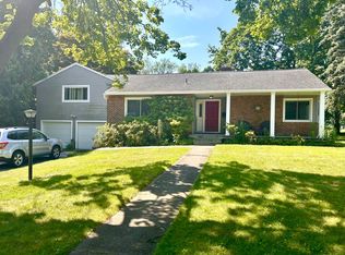 940 Corwin Rd, Rochester, NY 14610