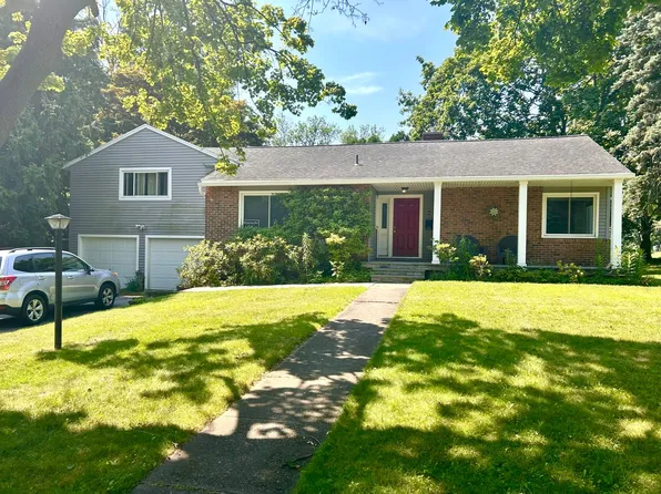 940 Corwin Rd, Rochester, NY 14610