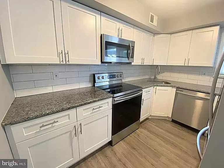 23013 Bennett Pl — Photo 2