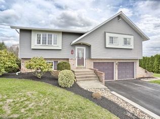 715 Ridge Rd, Shoemakersville, PA 19555