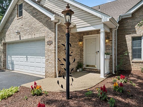 2nd image of 30 Pond Ct S #S
