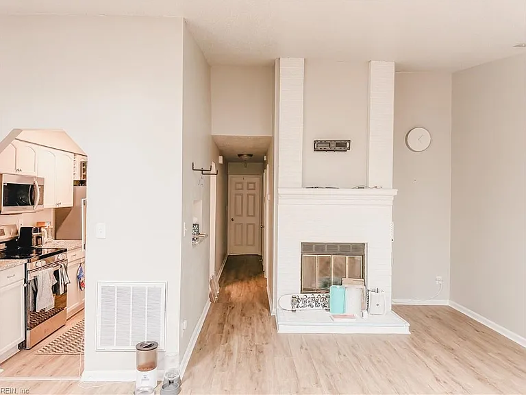 5433 Campus Dr — Photo 10