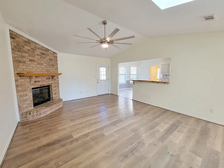 1306 Pine Hill Cir — Photo 3