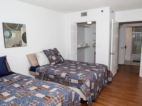 5th image of 19501 E Country Club Dr #D 9006
