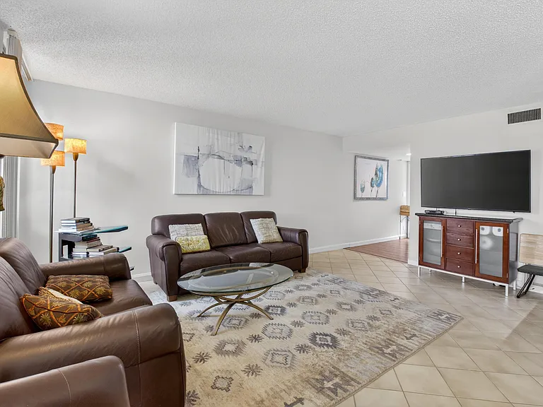 3604 Bridgewood Dr — Photo 8