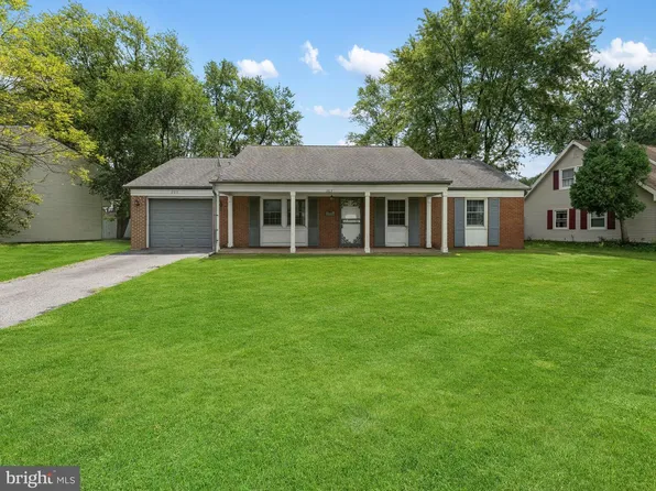 203 Evergreen Dr, Willingboro, NJ 08046