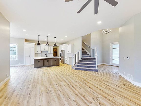3rd image of 20909 Monroe Cir