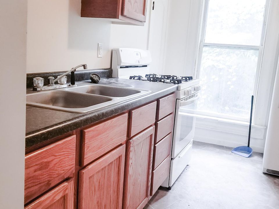 1st image of 306 W Washington St APT 4