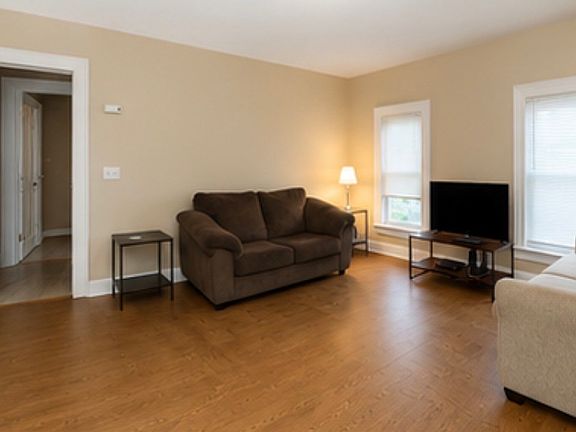 3rd image of 40 Leroy St