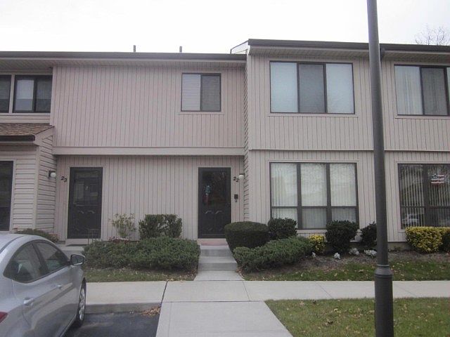 1st image of 22 Stanford Ct