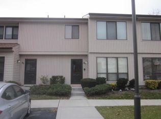 22 Stanford Ct, Wantagh, NY 11793